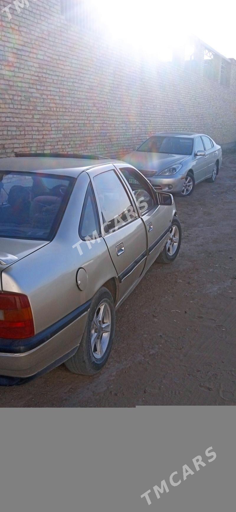 Opel Vectra 1991 - 30 000 TMT - Saýat - img 4