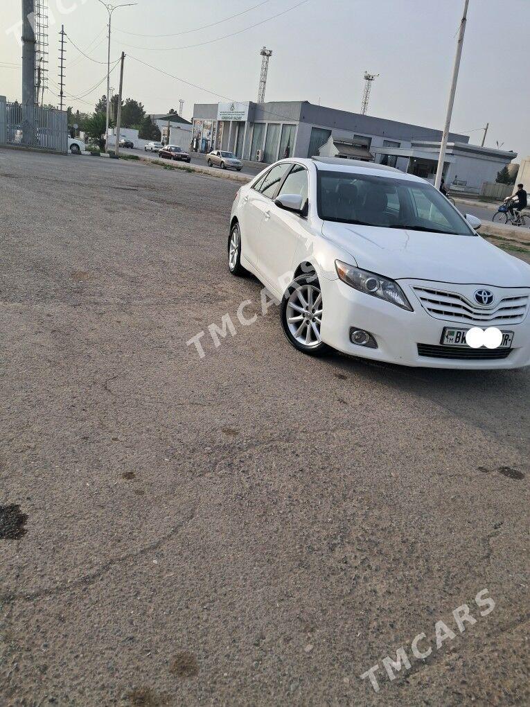 Toyota Camry 2010 - 198 000 TMT - Мары - img 2