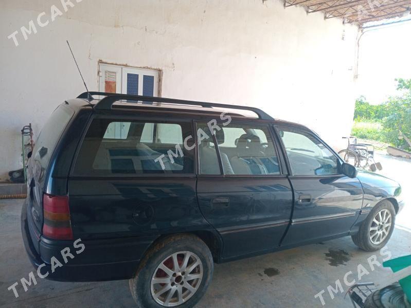 Opel Astra 1993 - 30 000 TMT - Фарап - img 5