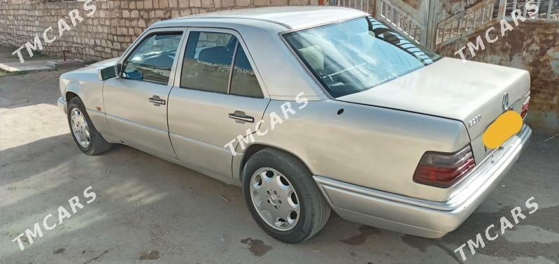 Mercedes-Benz E280 1995 - 35 000 TMT - Türkmenbaşy - img 8