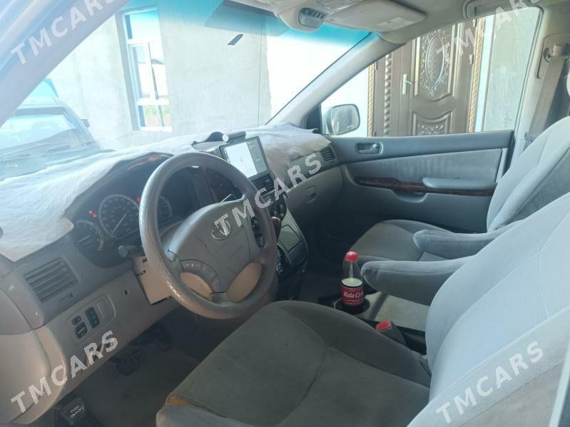 Toyota Sienna 2005 - 150 000 TMT - Дашогуз - img 6