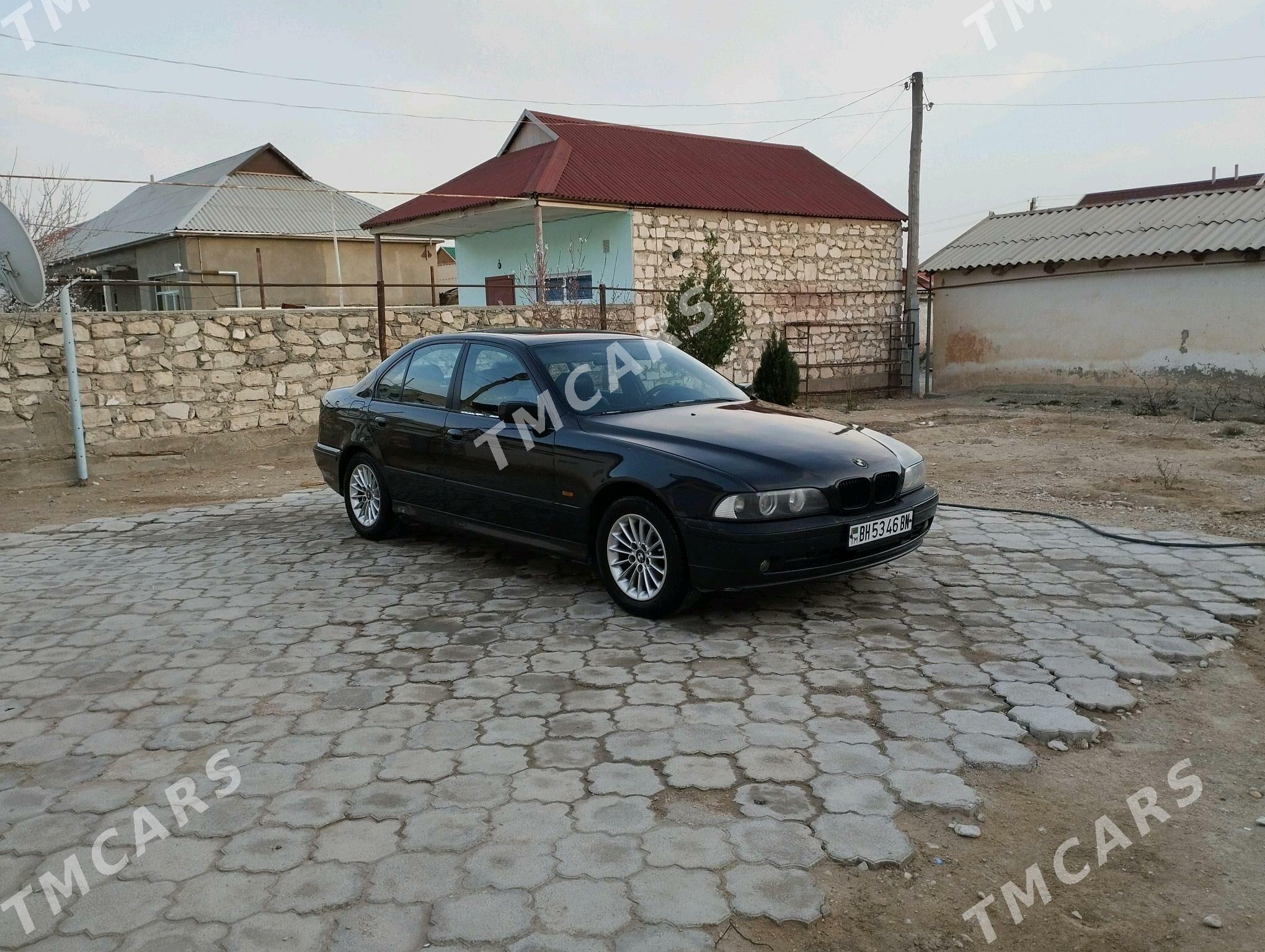 BMW E39 1999 - 90 000 TMT - Балканабат - img 1