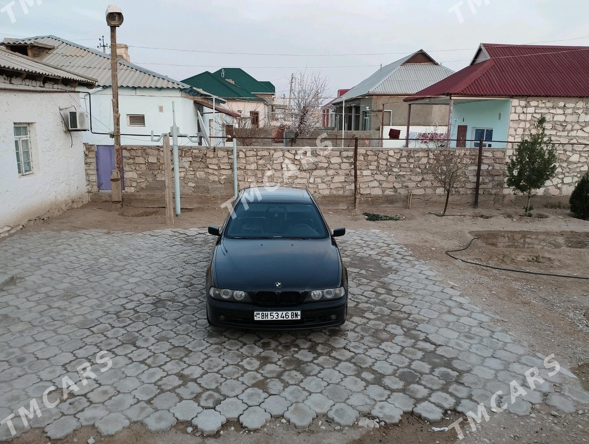 BMW E39 1999 - 90 000 TMT - Балканабат - img 2