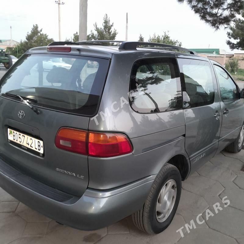 Toyota Sienna 2000 - 165 000 TMT - Дянев - img 4