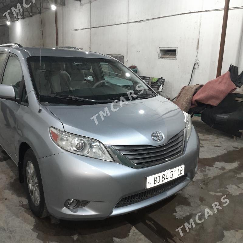 Toyota Sienna 2011 - 280 000 TMT - Дянев - img 6
