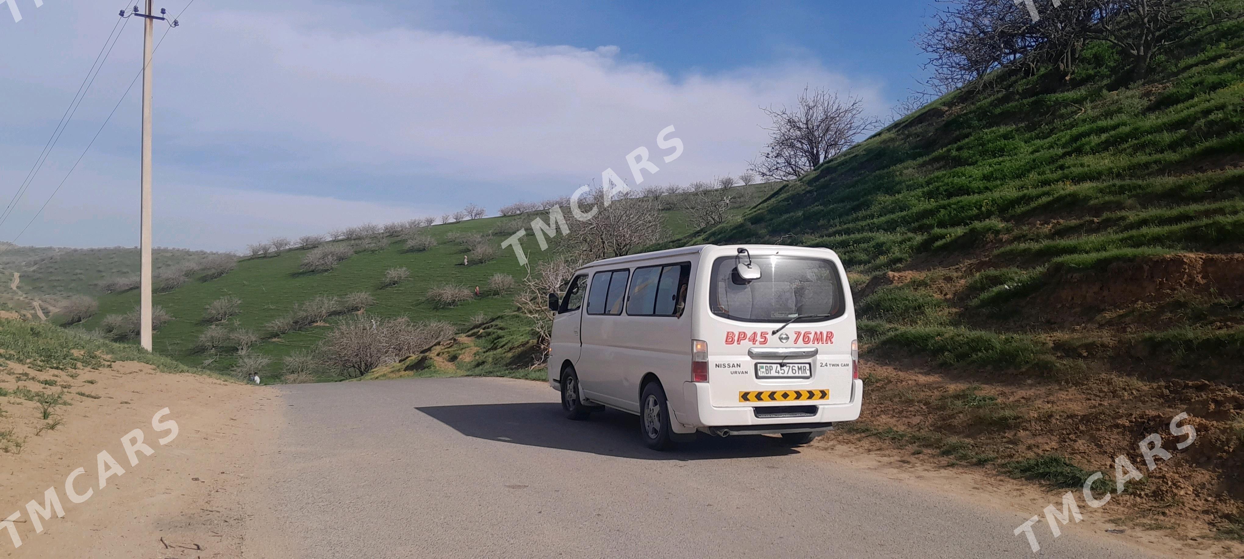 Nissan Urvan 2004 - 140 000 TMT - Мары - img 2