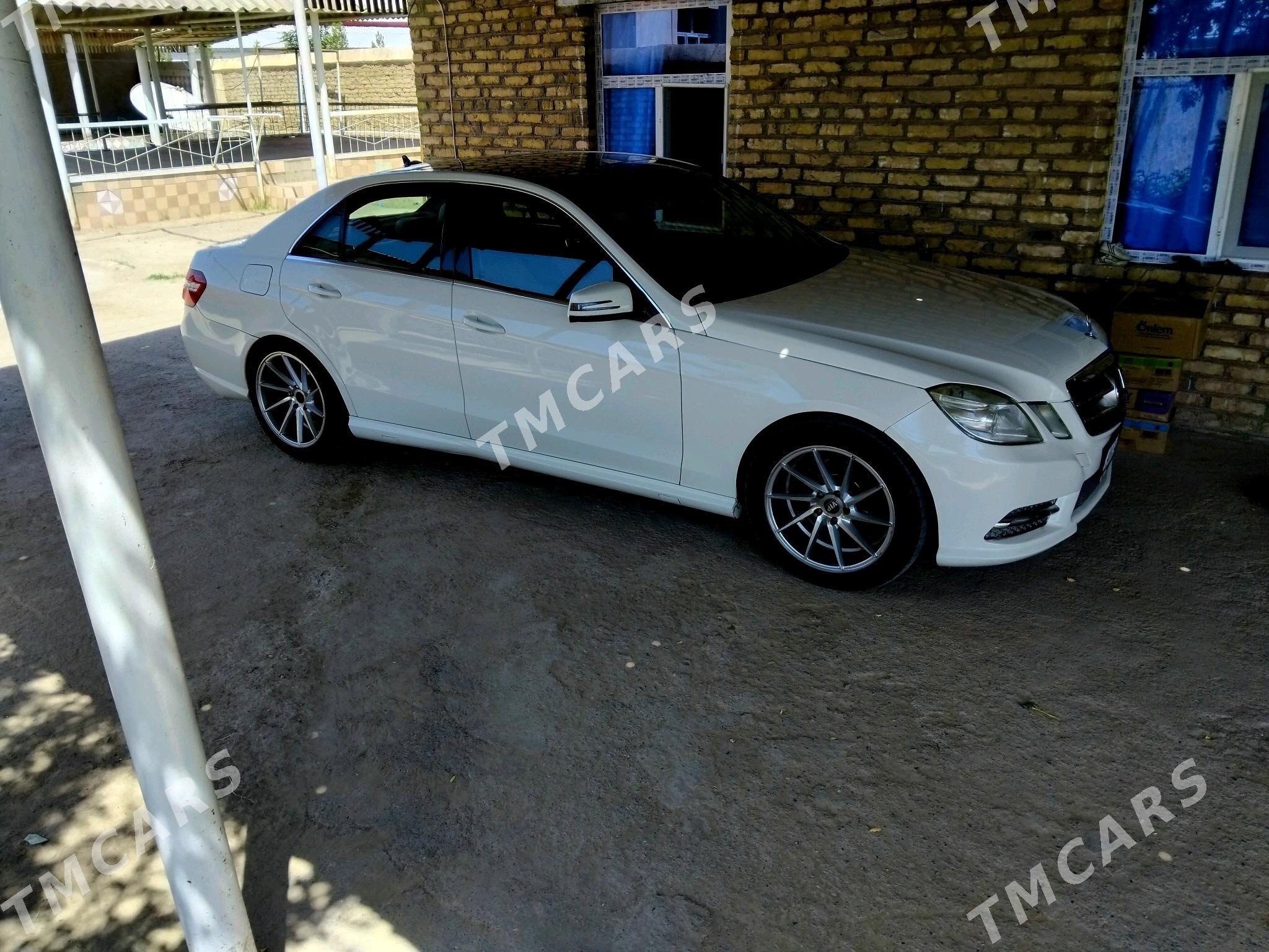 Mercedes-Benz E350 2010 - 265 000 TMT - Векильбазар - img 3