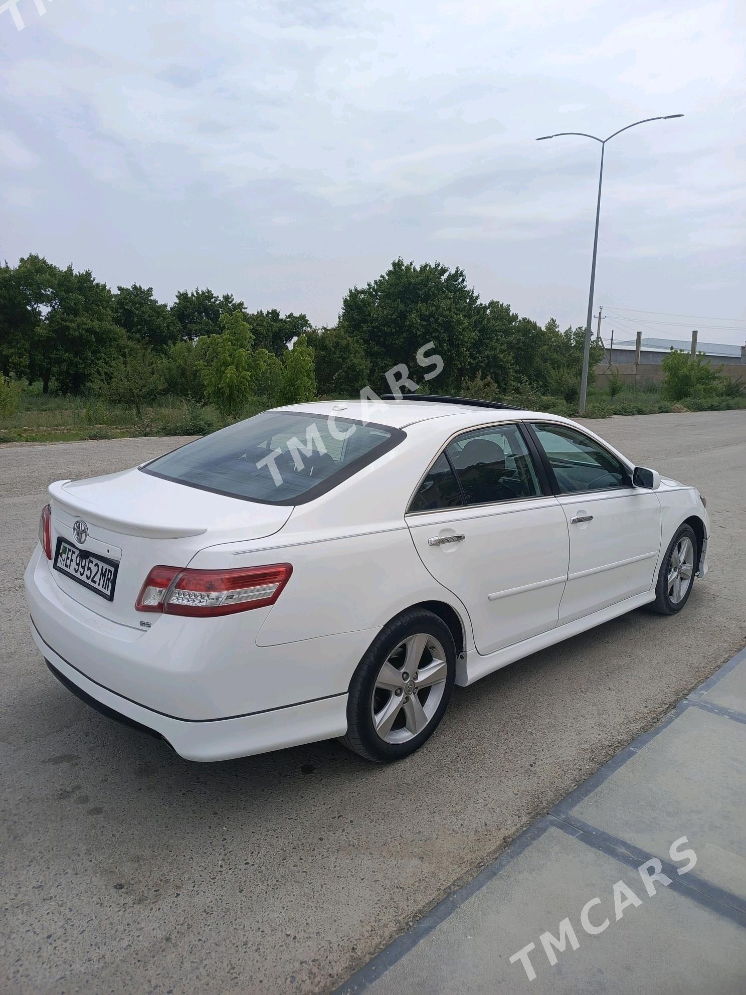 Toyota Camry 2010 - 200 000 TMT - Baýramaly - img 4