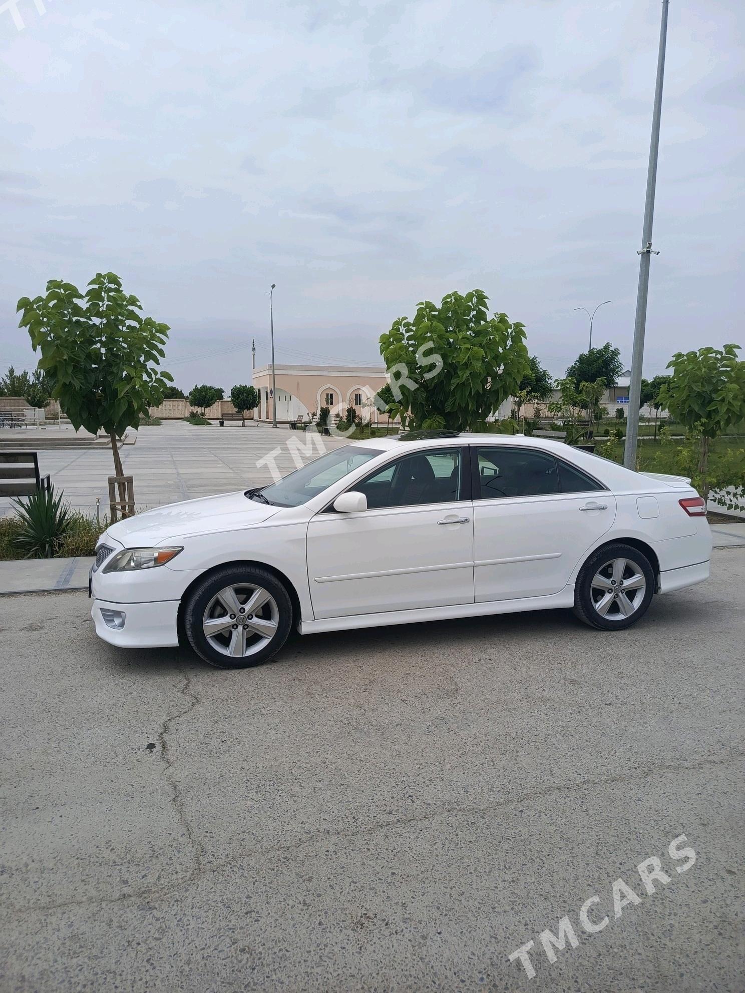Toyota Camry 2010 - 200 000 TMT - Baýramaly - img 3