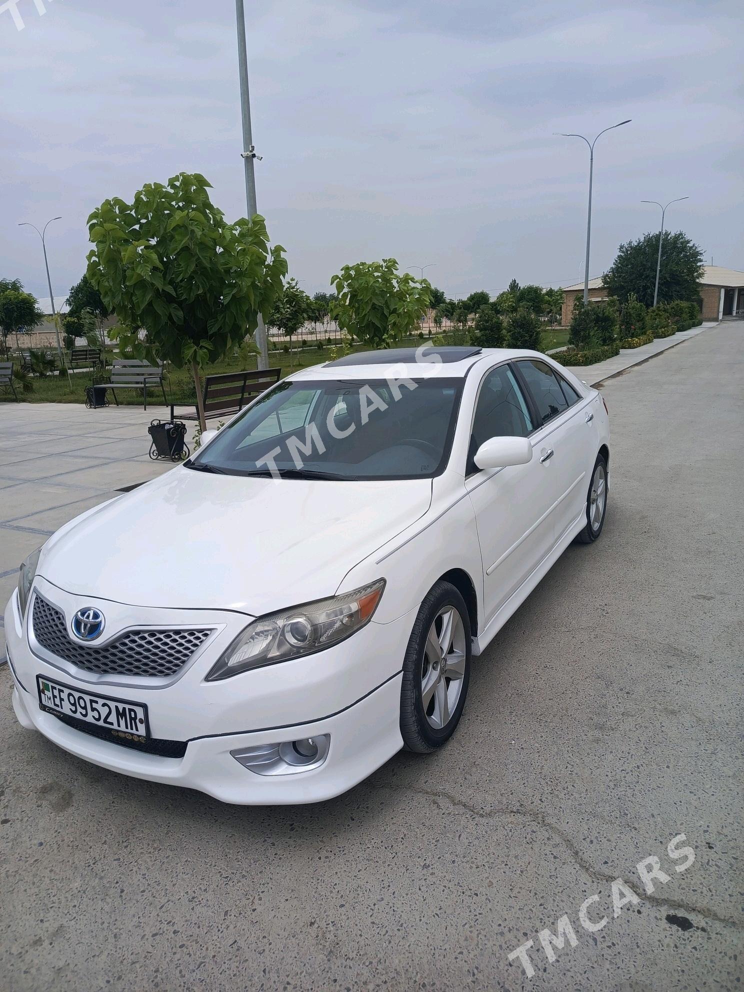 Toyota Camry 2010 - 200 000 TMT - Baýramaly - img 10
