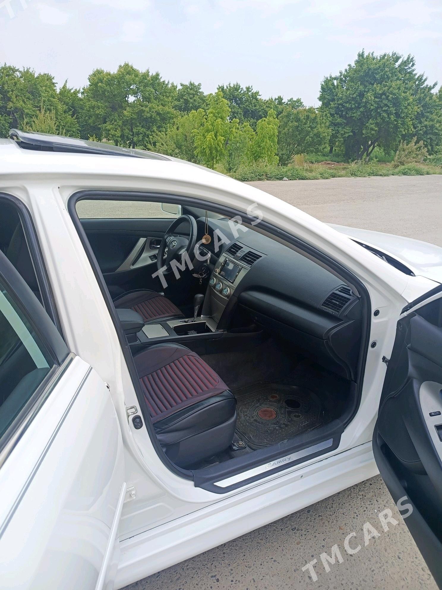Toyota Camry 2010 - 200 000 TMT - Baýramaly - img 2