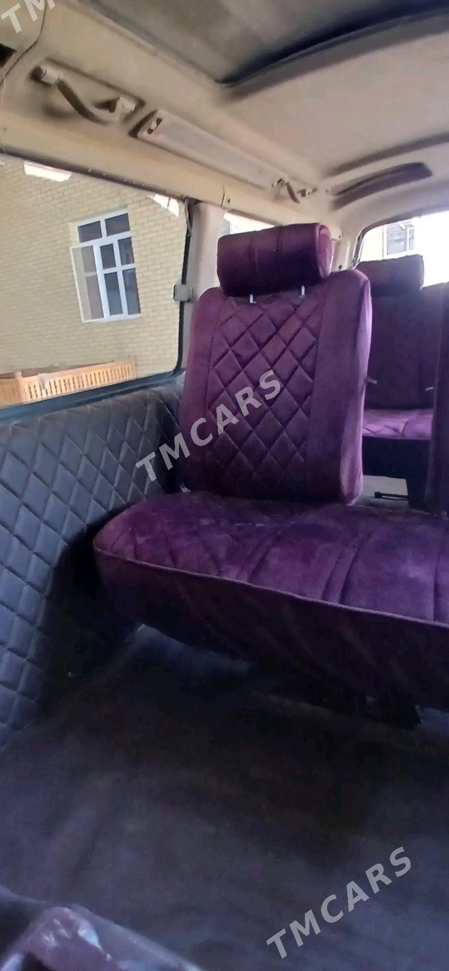 Toyota Hiace 1993 - 50 000 TMT - Мары - img 4