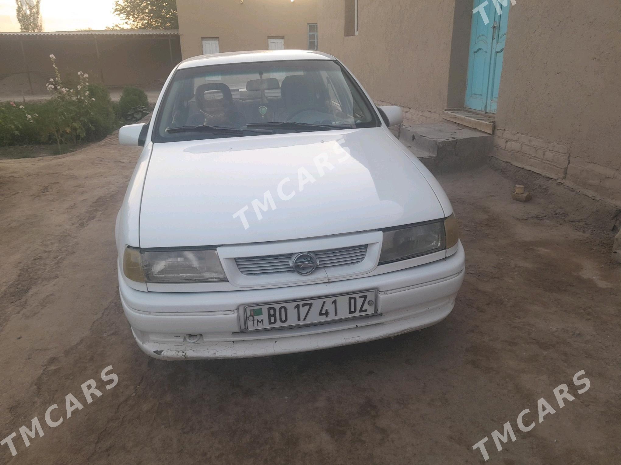 Opel Vectra 1993 - 35 000 TMT - Гурбансолтан Едже - img 2
