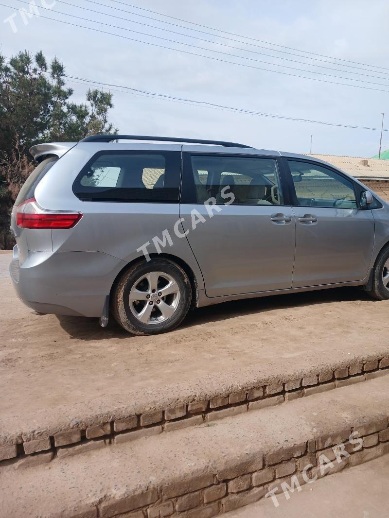 Toyota Sienna 2016 - 340 000 TMT - Халач - img 2