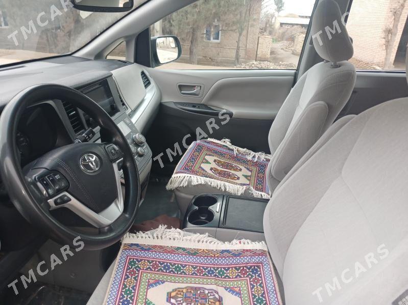 Toyota Sienna 2016 - 340 000 TMT - Халач - img 6