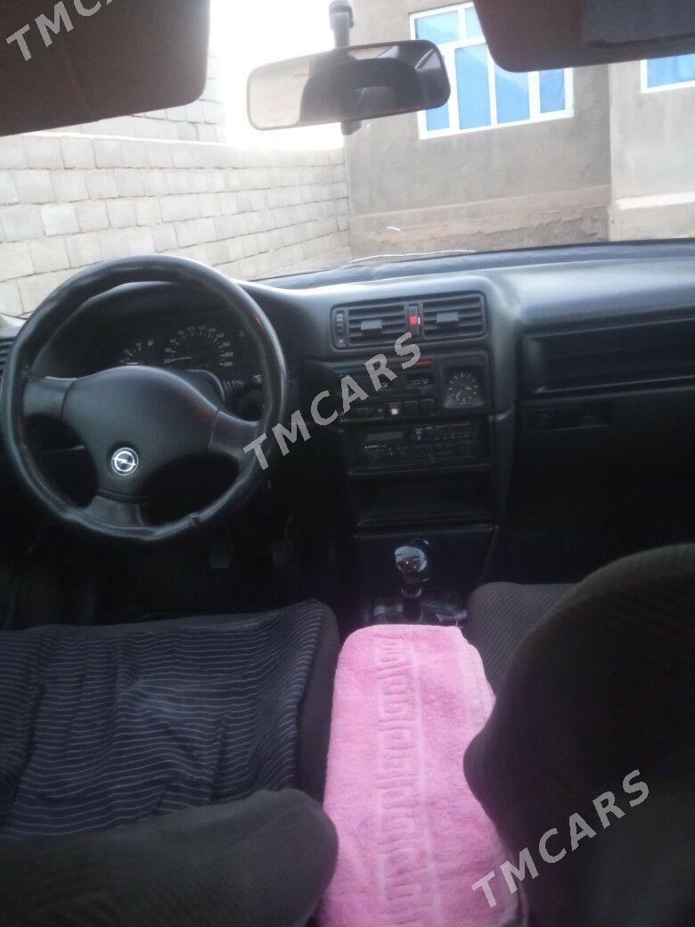 Opel Vectra 1990 - 28 000 TMT - Tejen - img 3
