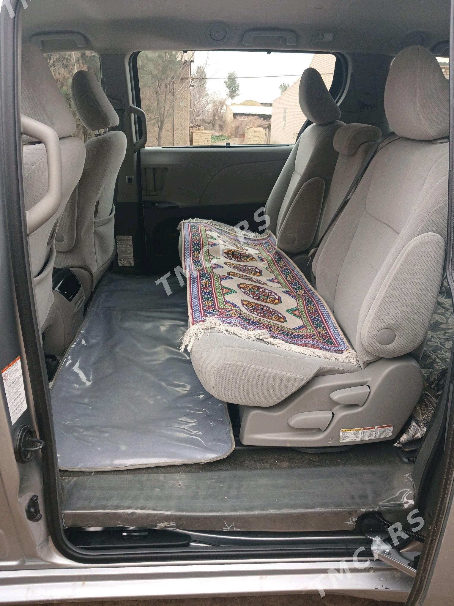Toyota Sienna 2016 - 340 000 TMT - Халач - img 7