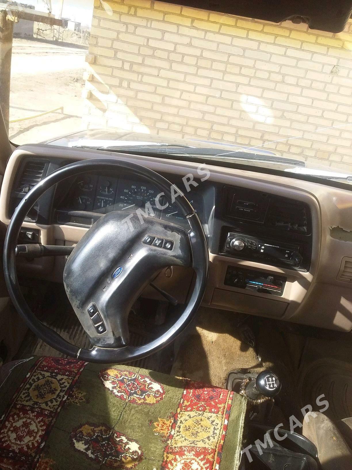 Ford Explorer 1994 - 35 000 TMT - Garabekewül - img 5