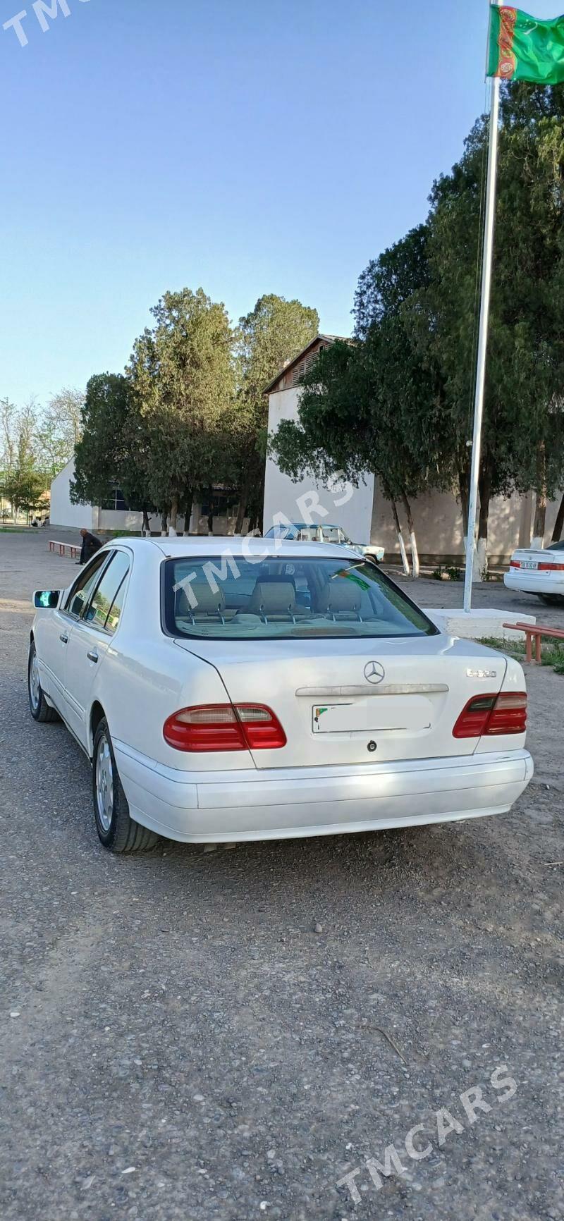 Mercedes-Benz E320 1999 - 70 000 TMT - Kaka - img 2
