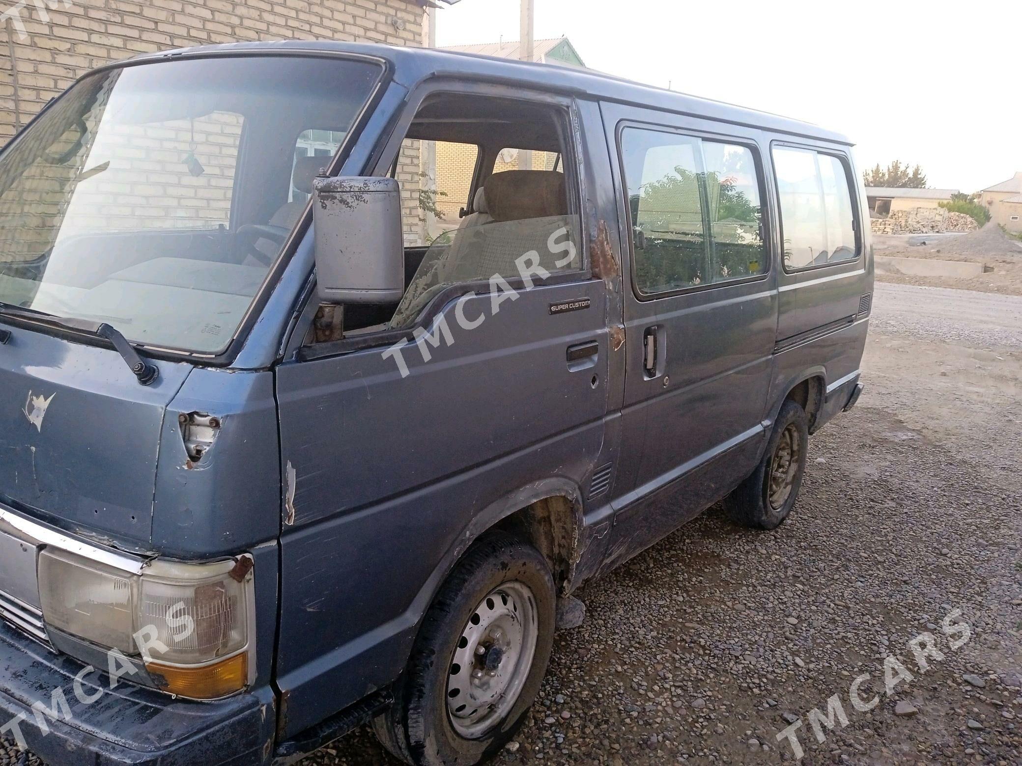 Toyota Hiace 1988 - 30 000 TMT - Мары - img 1