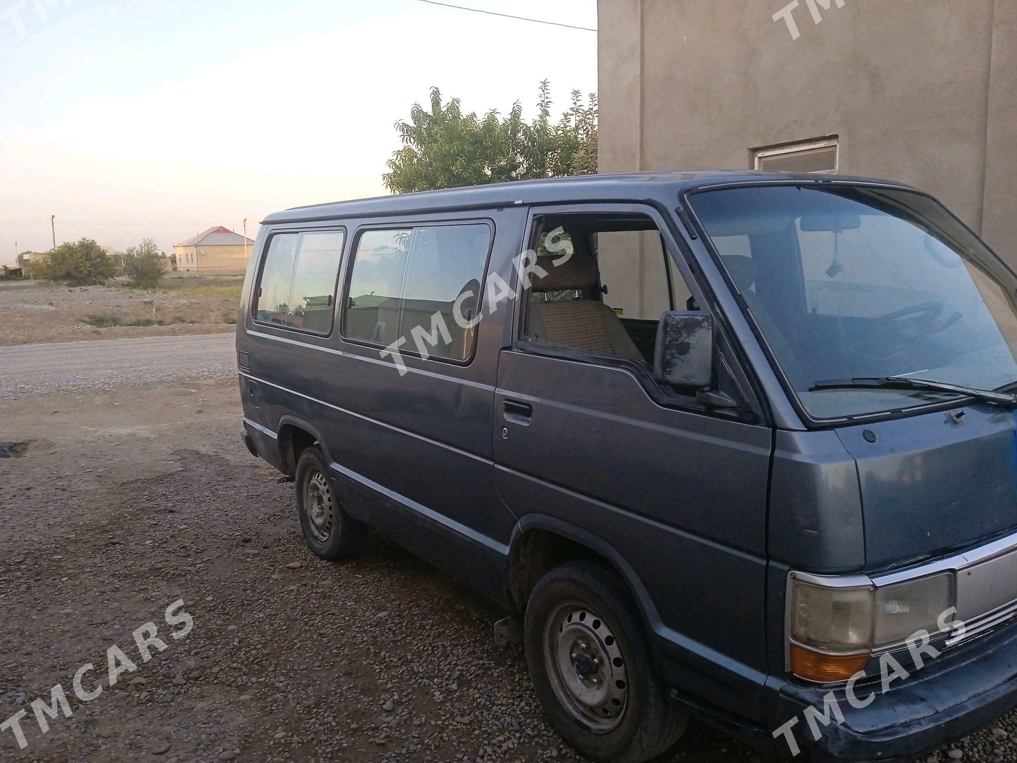Toyota Hiace 1988 - 30 000 TMT - Мары - img 2