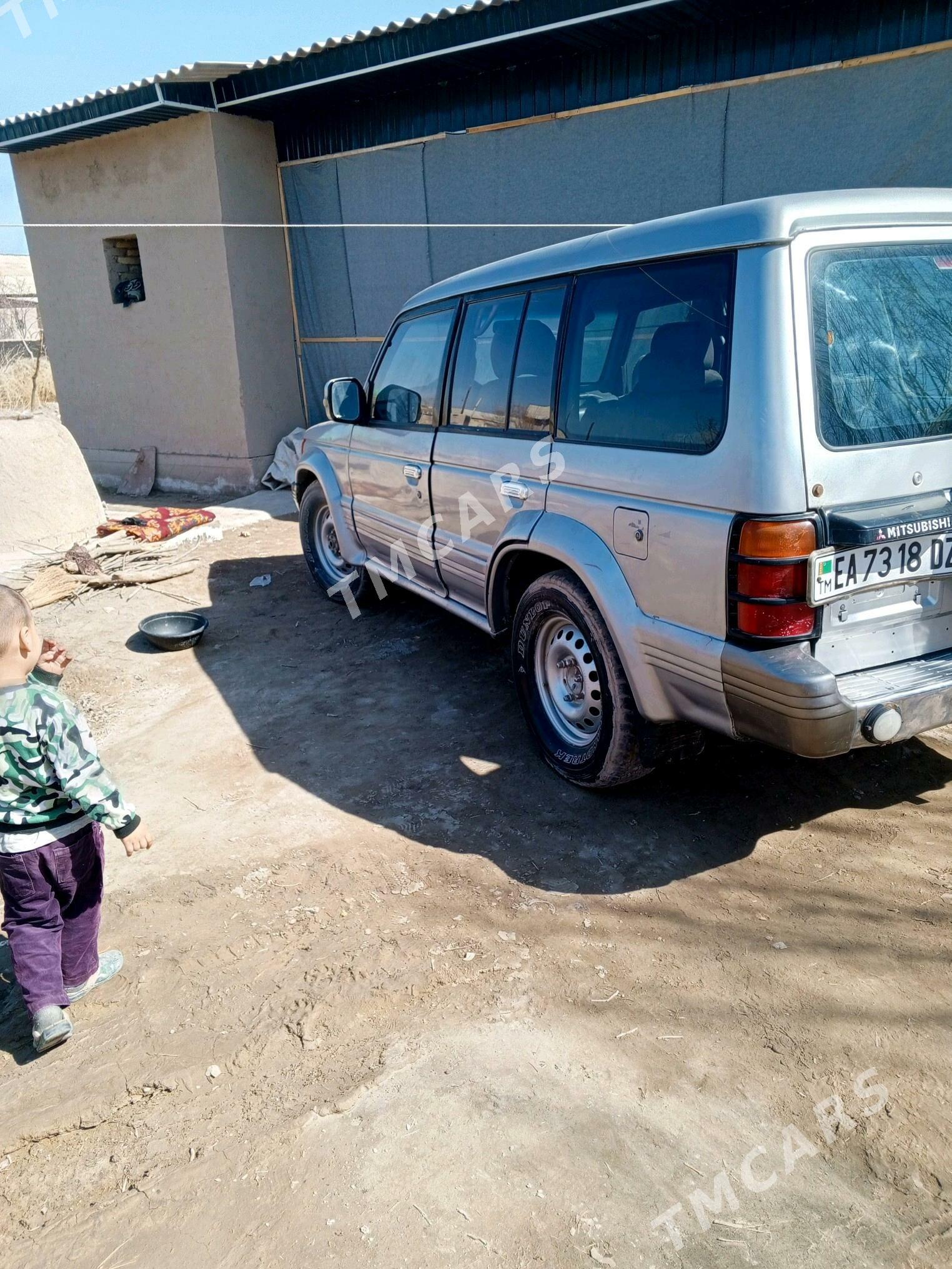 Mitsubishi Montero 1993 - 38 000 TMT - Köneürgenç - img 2