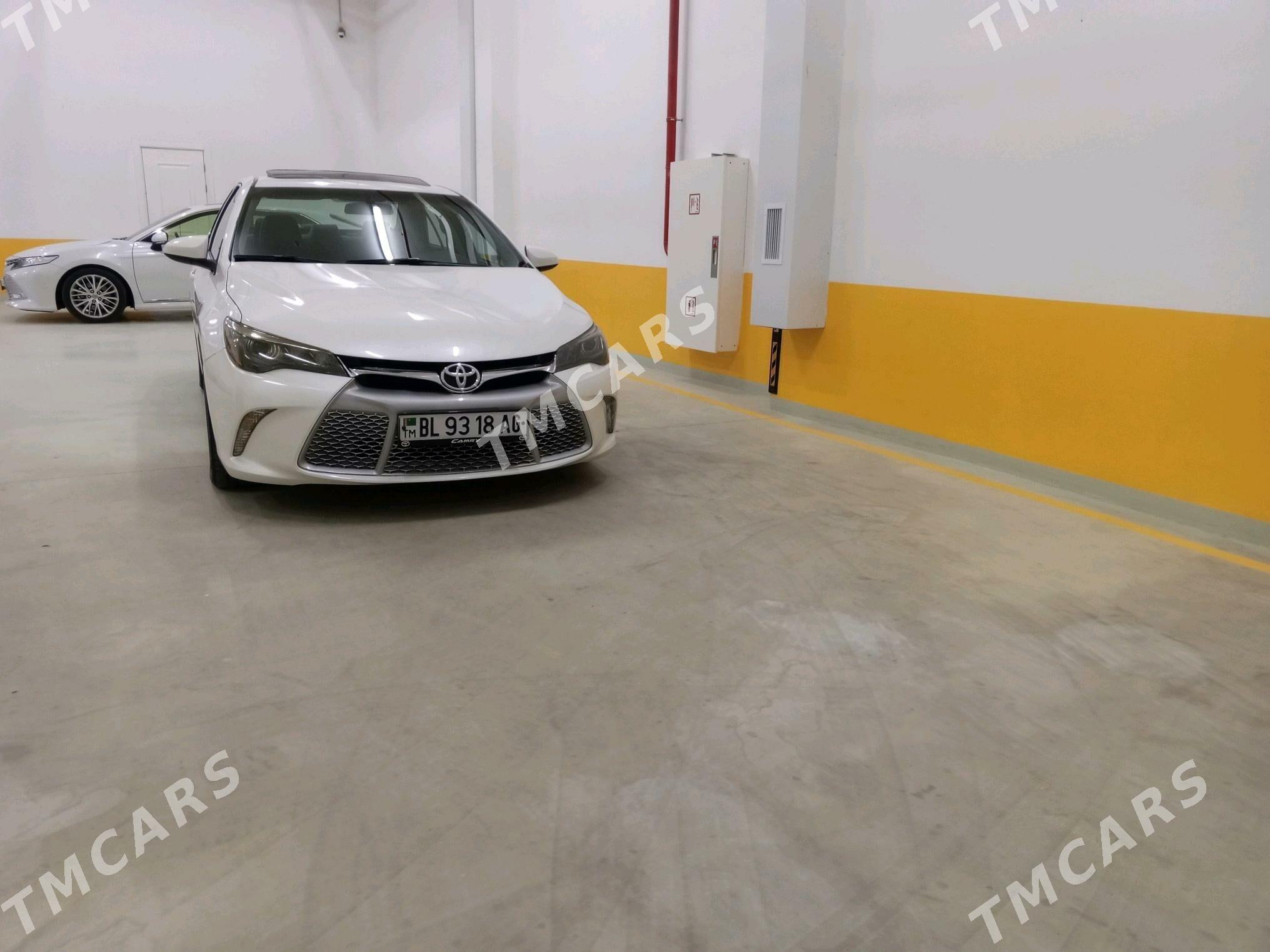 Toyota Camry 2016 - 280 000 TMT - Бузмеин - img 3