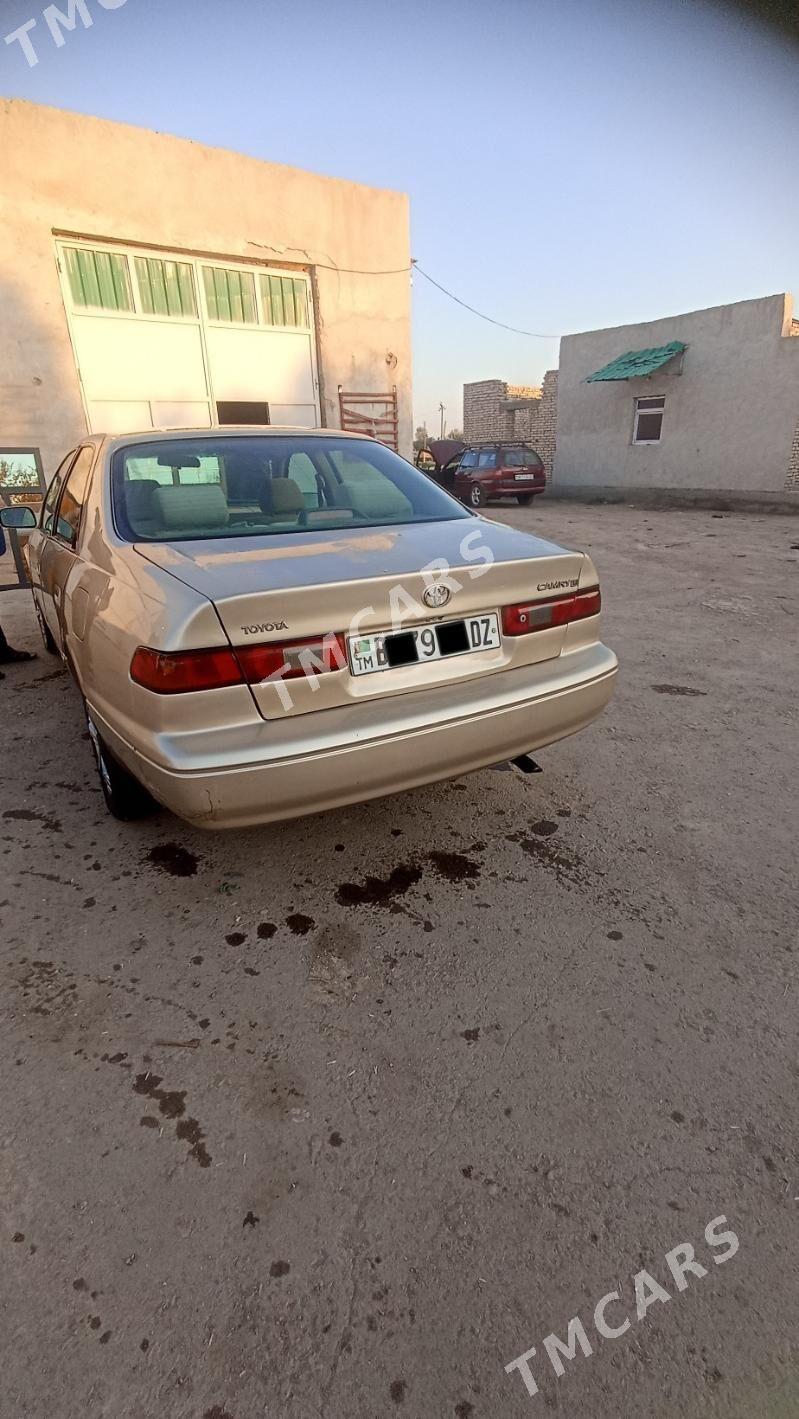 Toyota Camry 1999 - 110 000 TMT - Губадаг - img 4