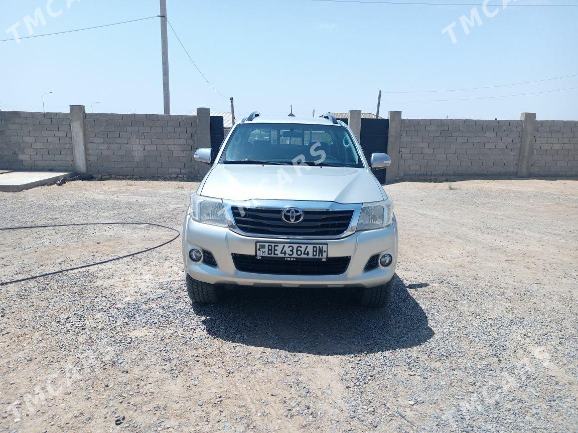 Toyota Hilux 2014 - 360 000 TMT - Этрек - img 7