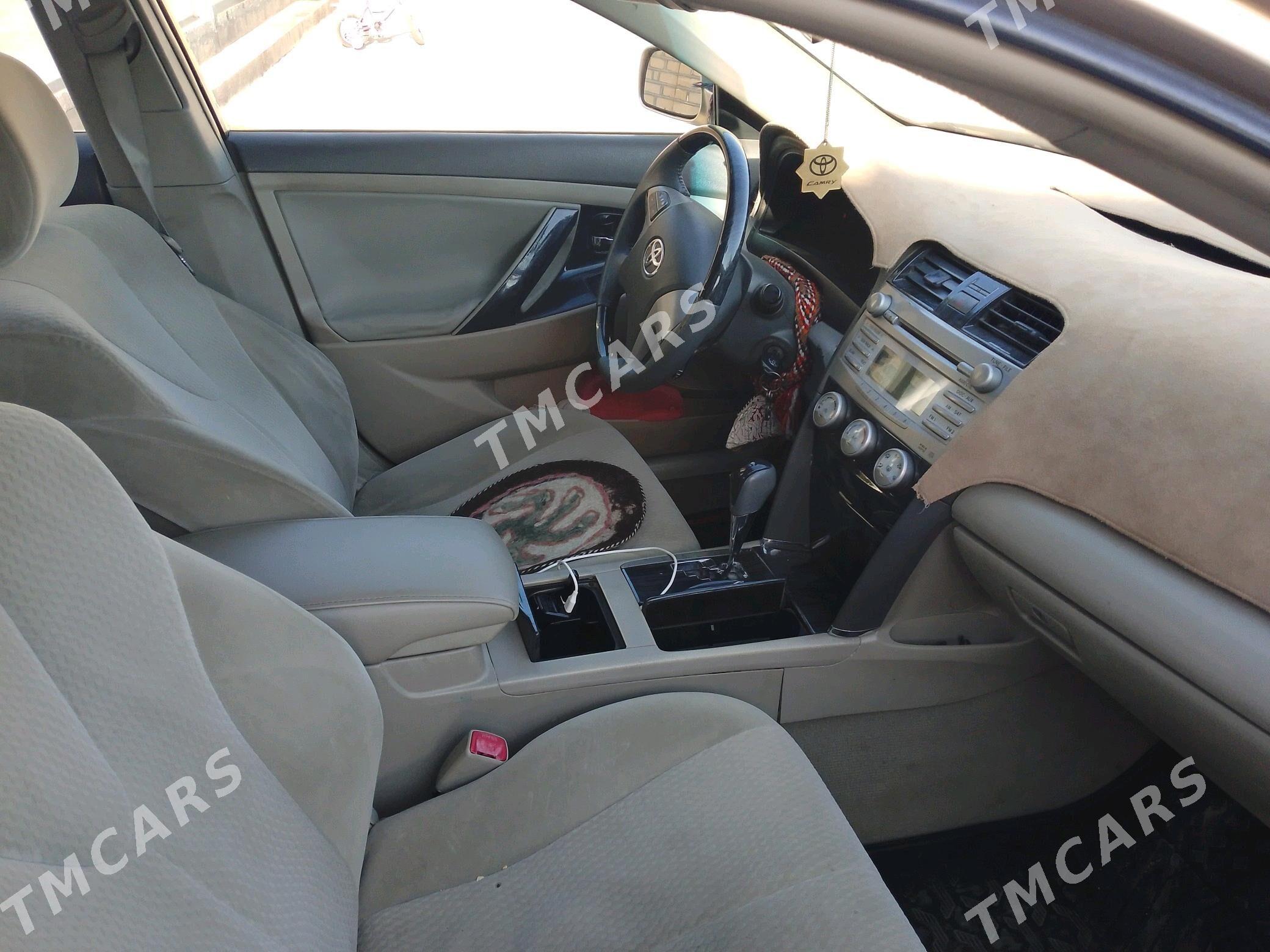 Toyota Camry 2010 - 170 000 TMT - Мары - img 5