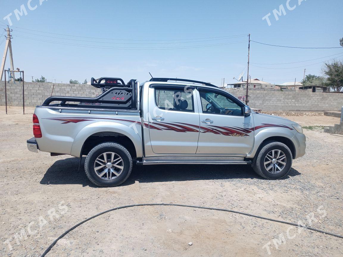 Toyota Hilux 2014 - 360 000 TMT - Этрек - img 2