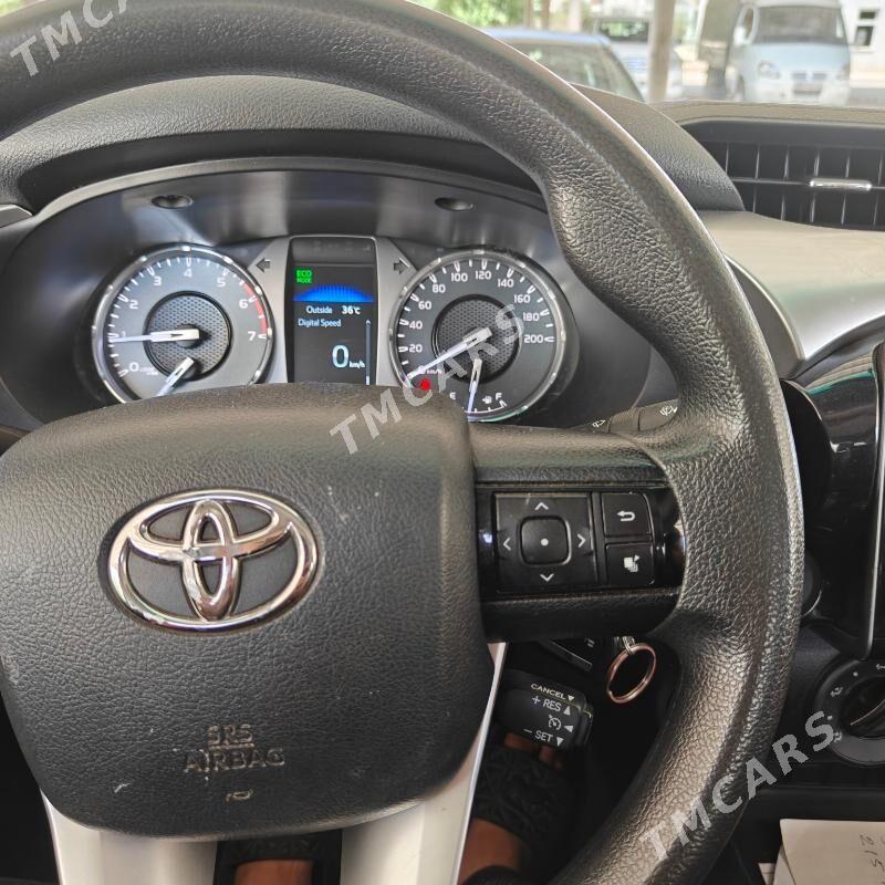 Toyota Hilux 2021 - 525 000 TMT - Aşgabat - img 9