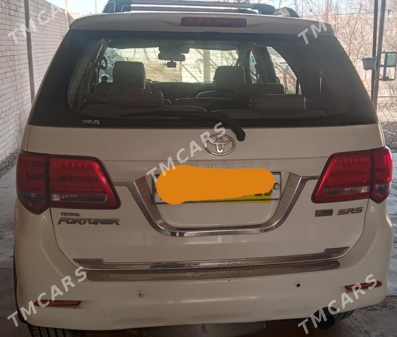 Toyota Fortuner 2011 - 280 000 TMT - Чарджоу - img 1