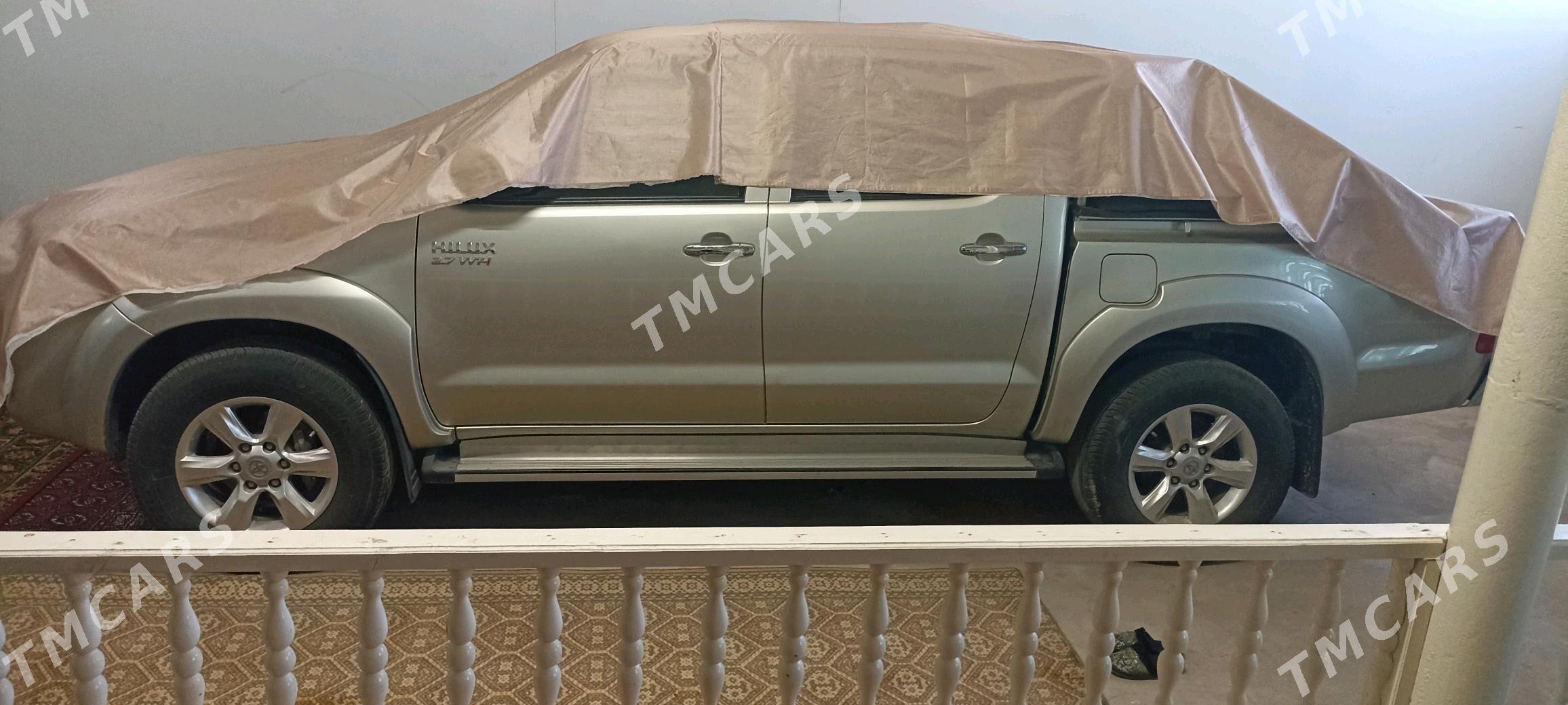 Toyota Hilux 2013 - 555 000 TMT - Gurbansoltan Eje - img 9