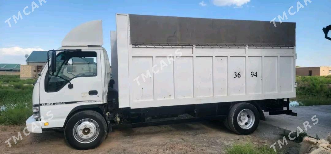 Isuzu Elf 2005 - 240 000 TMT - Кёнеургенч - img 3