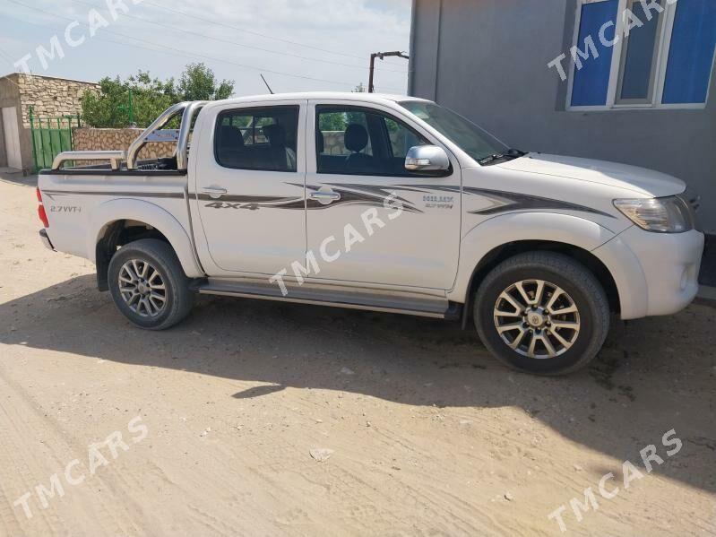 Toyota Hilux 2015 - 340 000 TMT - Türkmenbaşy - img 6