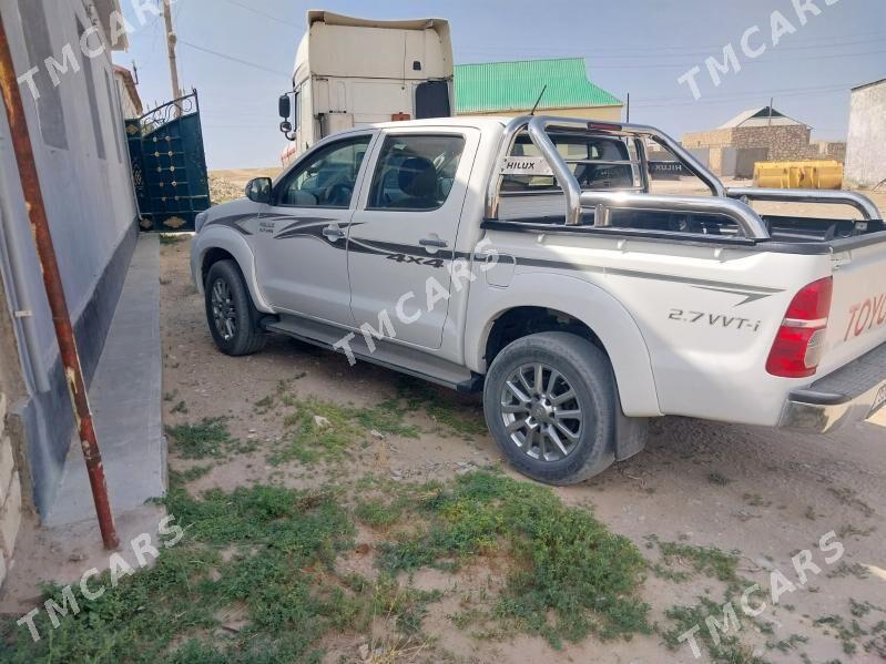 Toyota Hilux 2015 - 340 000 TMT - Türkmenbaşy - img 2