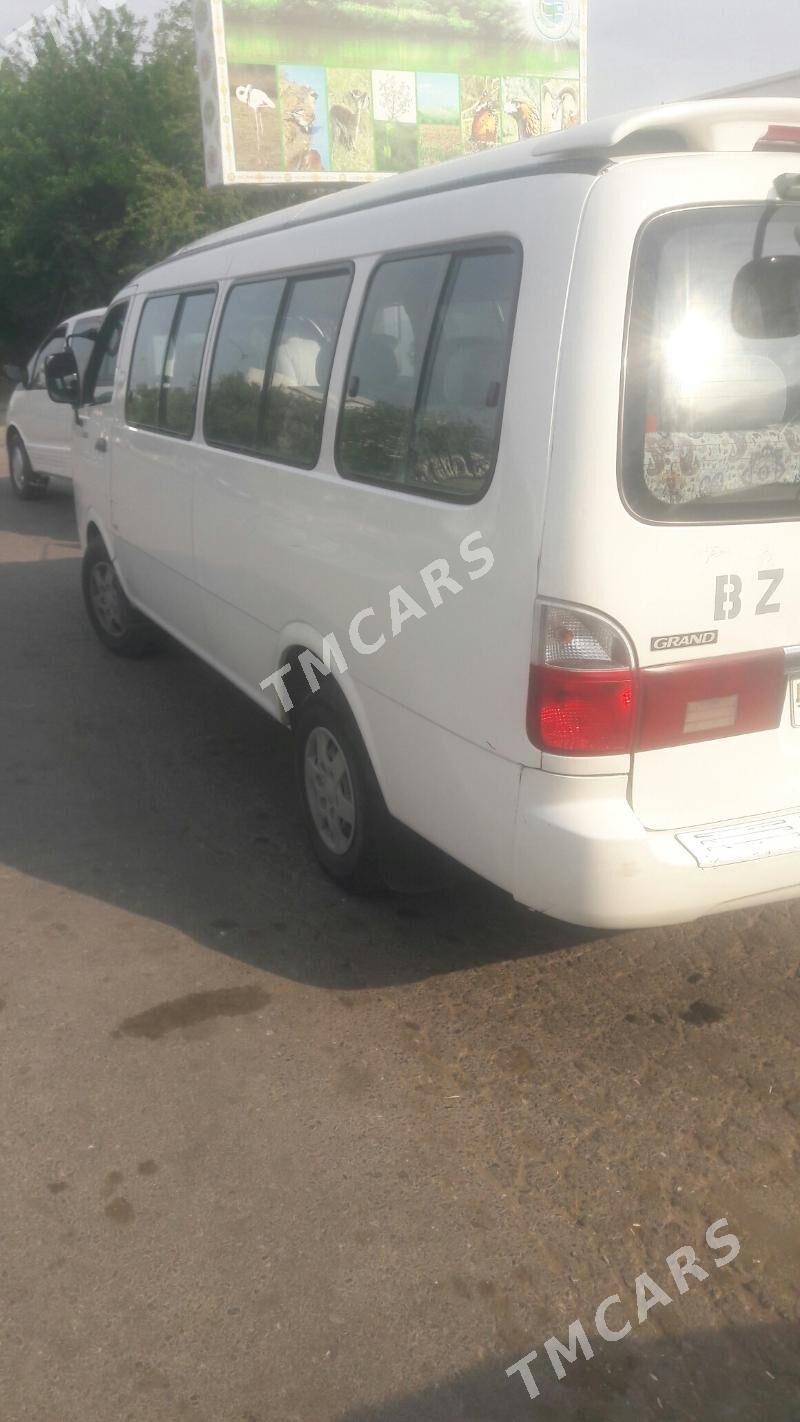 Toyota Hiace 2004 - 180 000 TMT - Гурбансолтан Едже - img 3