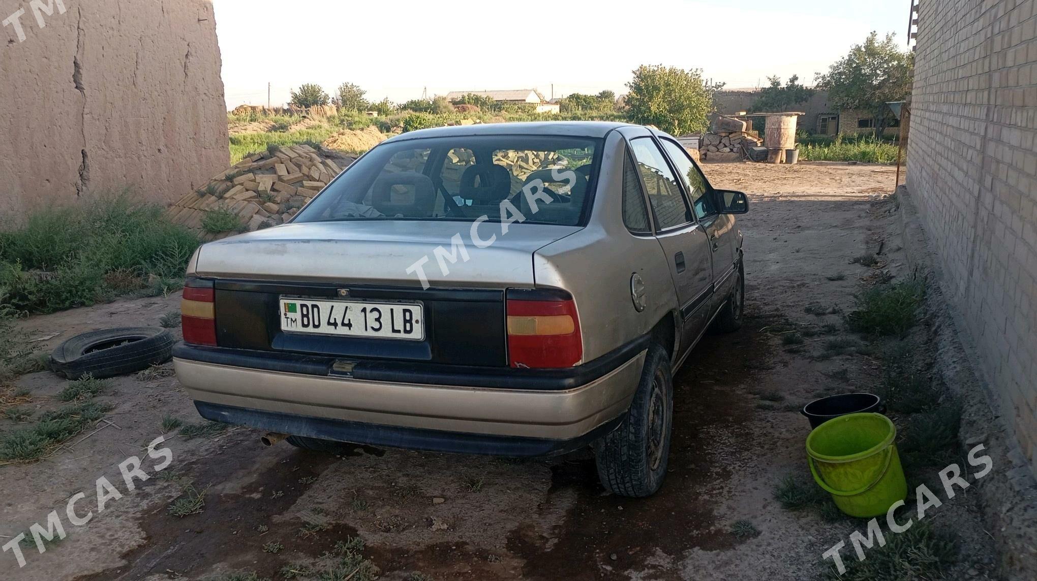 Opel Vectra 1990 - 22 000 TMT - Фарап - img 4