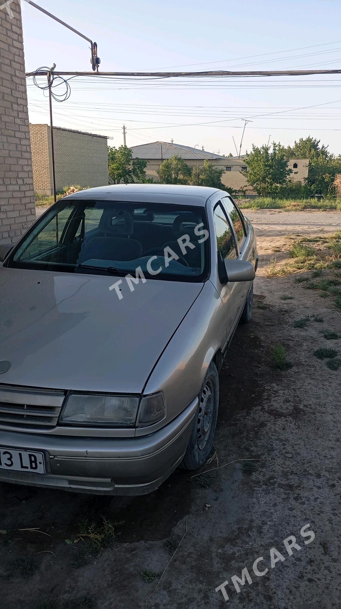 Opel Vectra 1990 - 22 000 TMT - Фарап - img 3