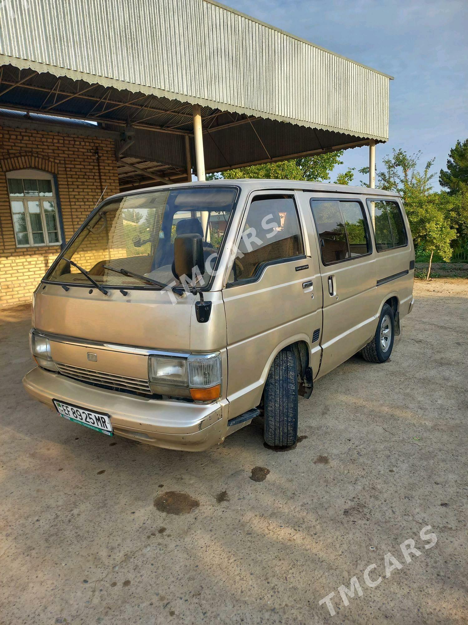 Toyota Hiace 1989 - 52 000 TMT - Мары - img 1