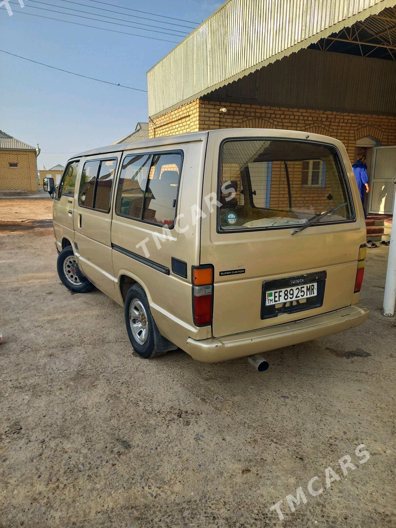 Toyota Hiace 1989 - 52 000 TMT - Мары - img 3