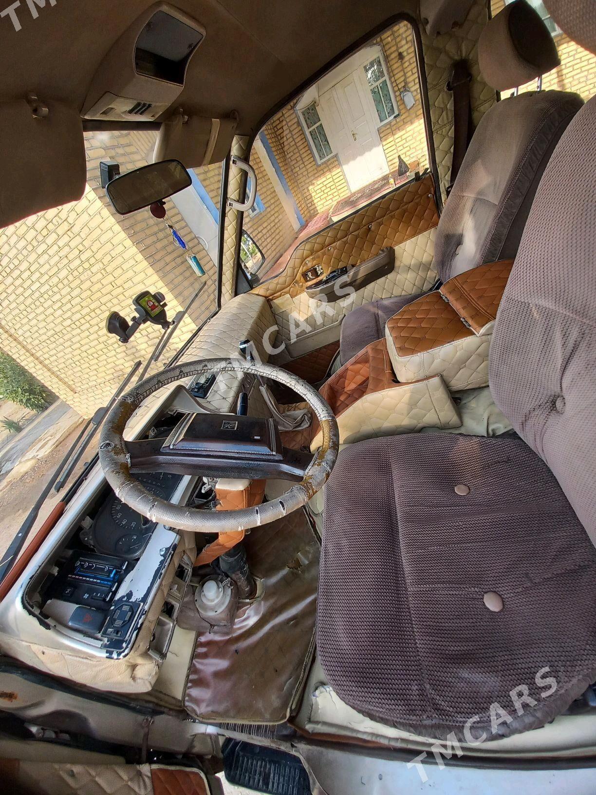 Toyota Hiace 1989 - 52 000 TMT - Мары - img 6