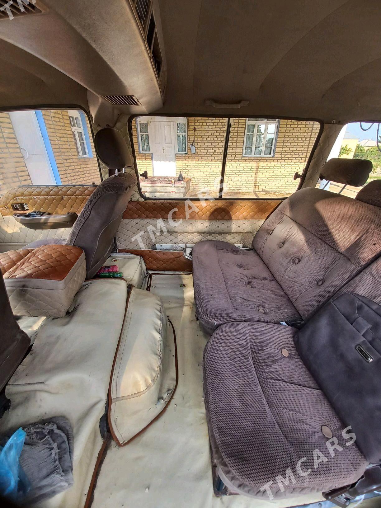 Toyota Hiace 1989 - 52 000 TMT - Мары - img 7