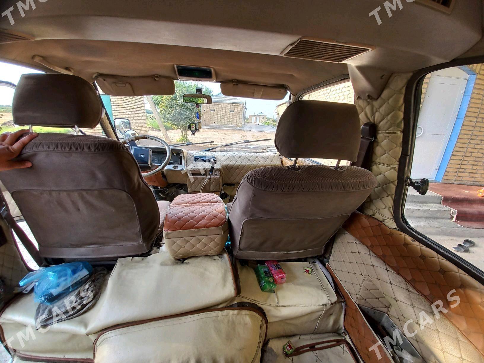 Toyota Hiace 1989 - 52 000 TMT - Мары - img 8