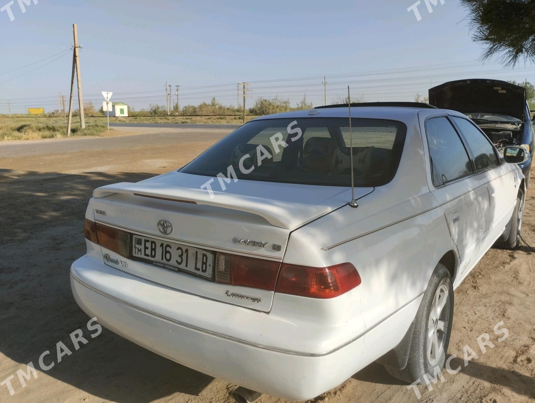 Toyota Camry 2000 - 120 000 TMT - Dänew - img 6