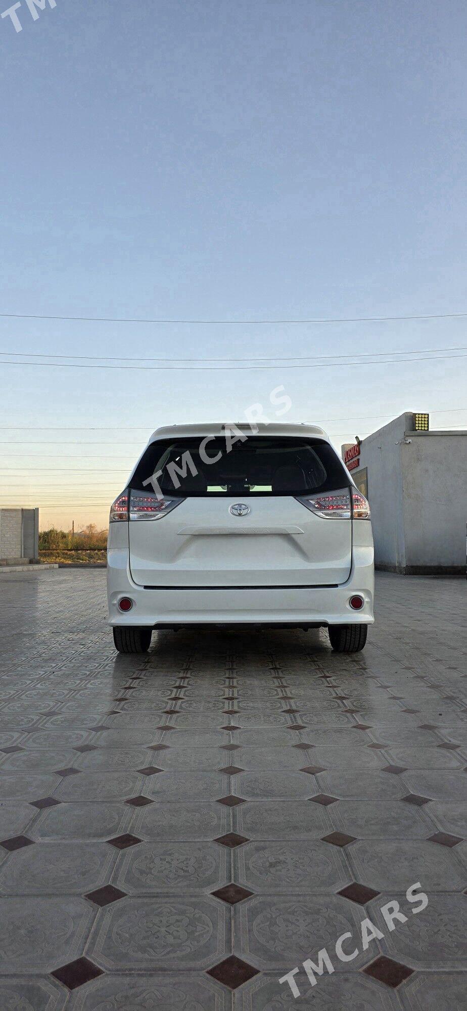 Toyota Sienna 2019 - 410 000 TMT - Мары - img 4
