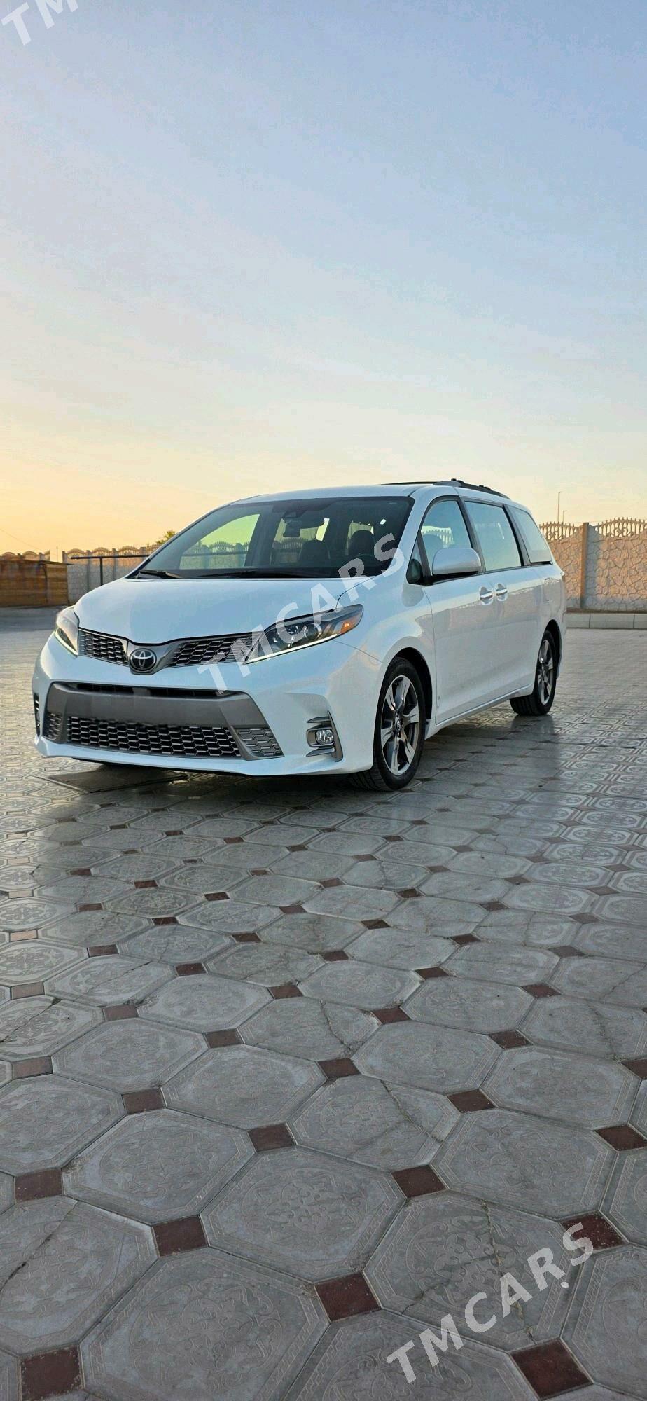 Toyota Sienna 2019 - 410 000 TMT - Мары - img 5