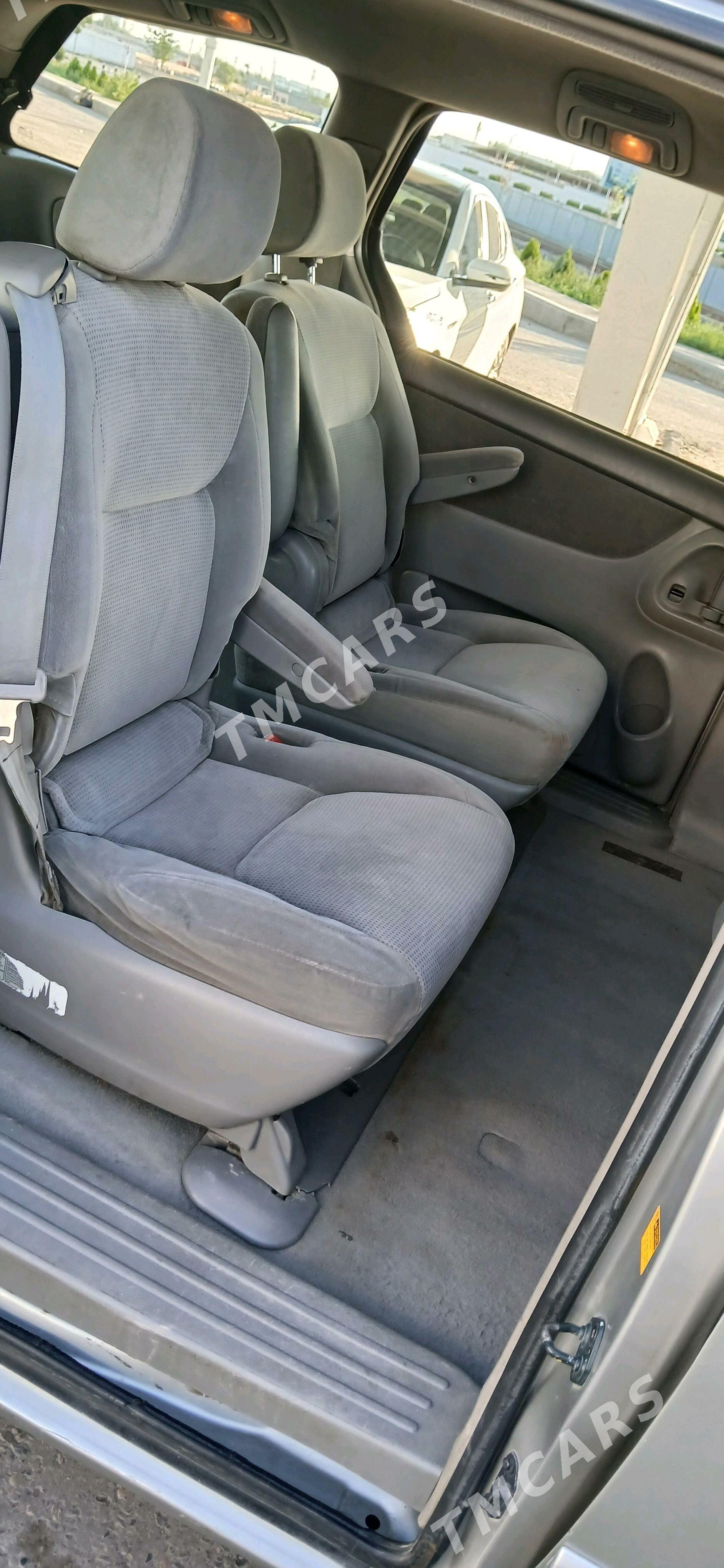 Toyota Sienna 2004 - 190 000 TMT - Daşoguz - img 6