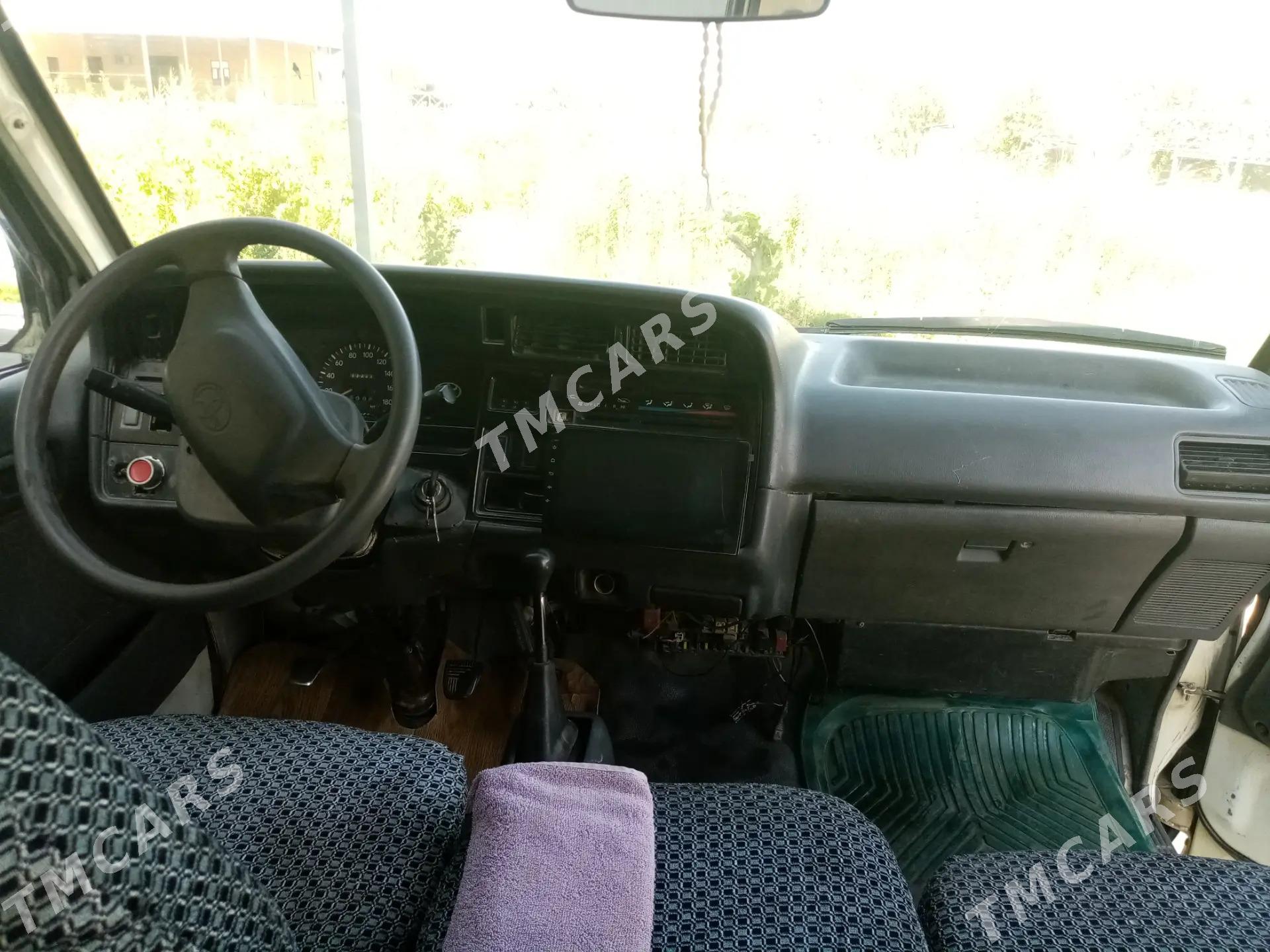 Toyota Hiace 2002 - 115 000 TMT - Mary - img 10
